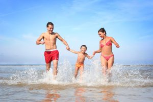 famiglia in spiaggia